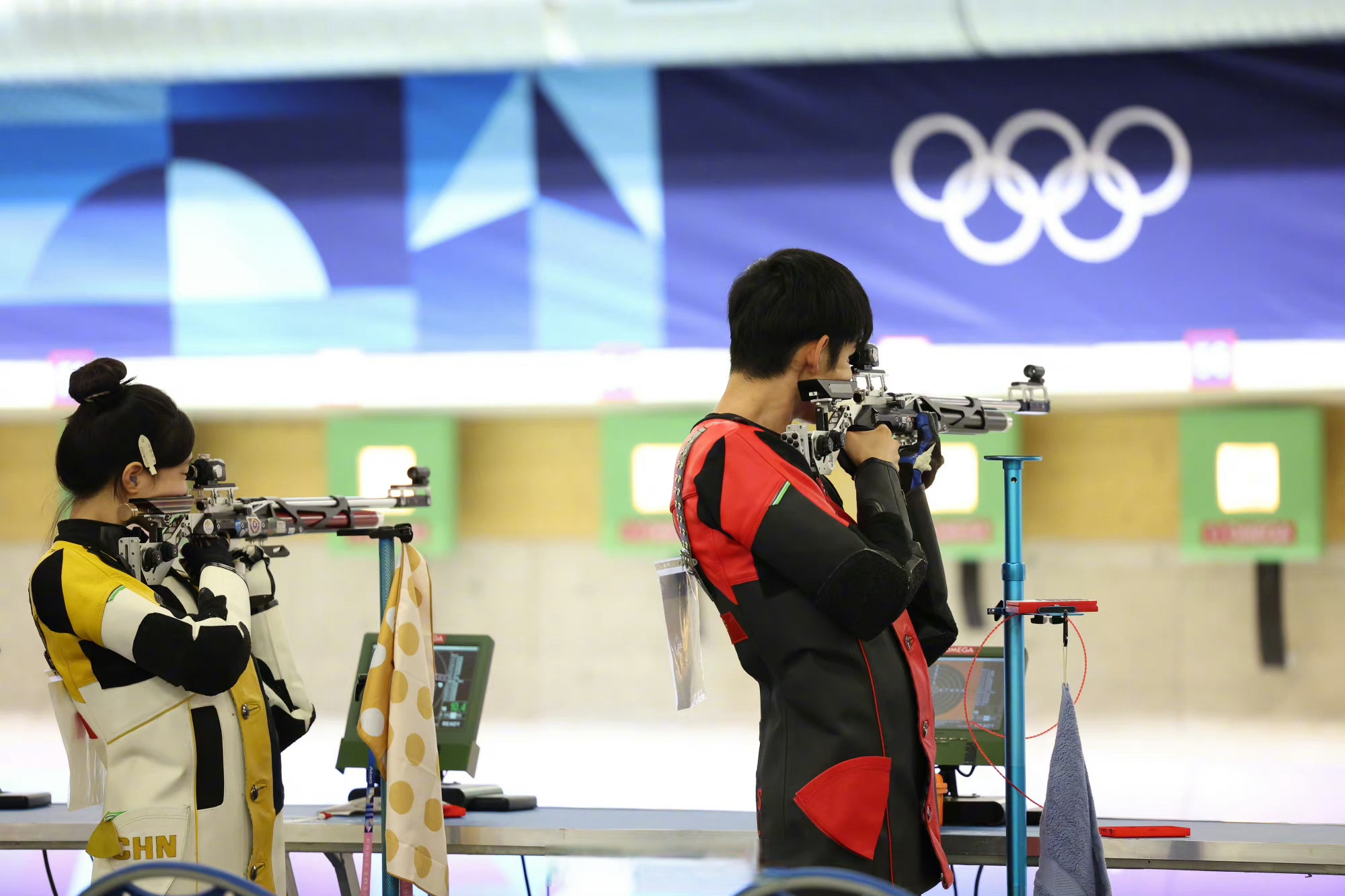 开云体育登录-C9横扫V5，Zeus团战一打五强强对话入围赛，锁定晋级资格