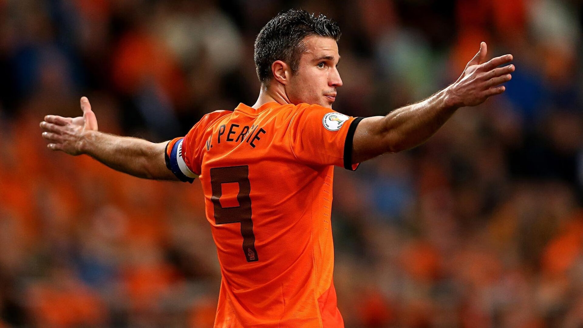 闪电战碾压老妇人，巴西妖星撕裂星河！足球之夜的双面寓言，团队VS天才，谁主沉浮？AC米兰的教科书式闪电歼灭与维尼修斯生涯之夜背后的足球哲学对决