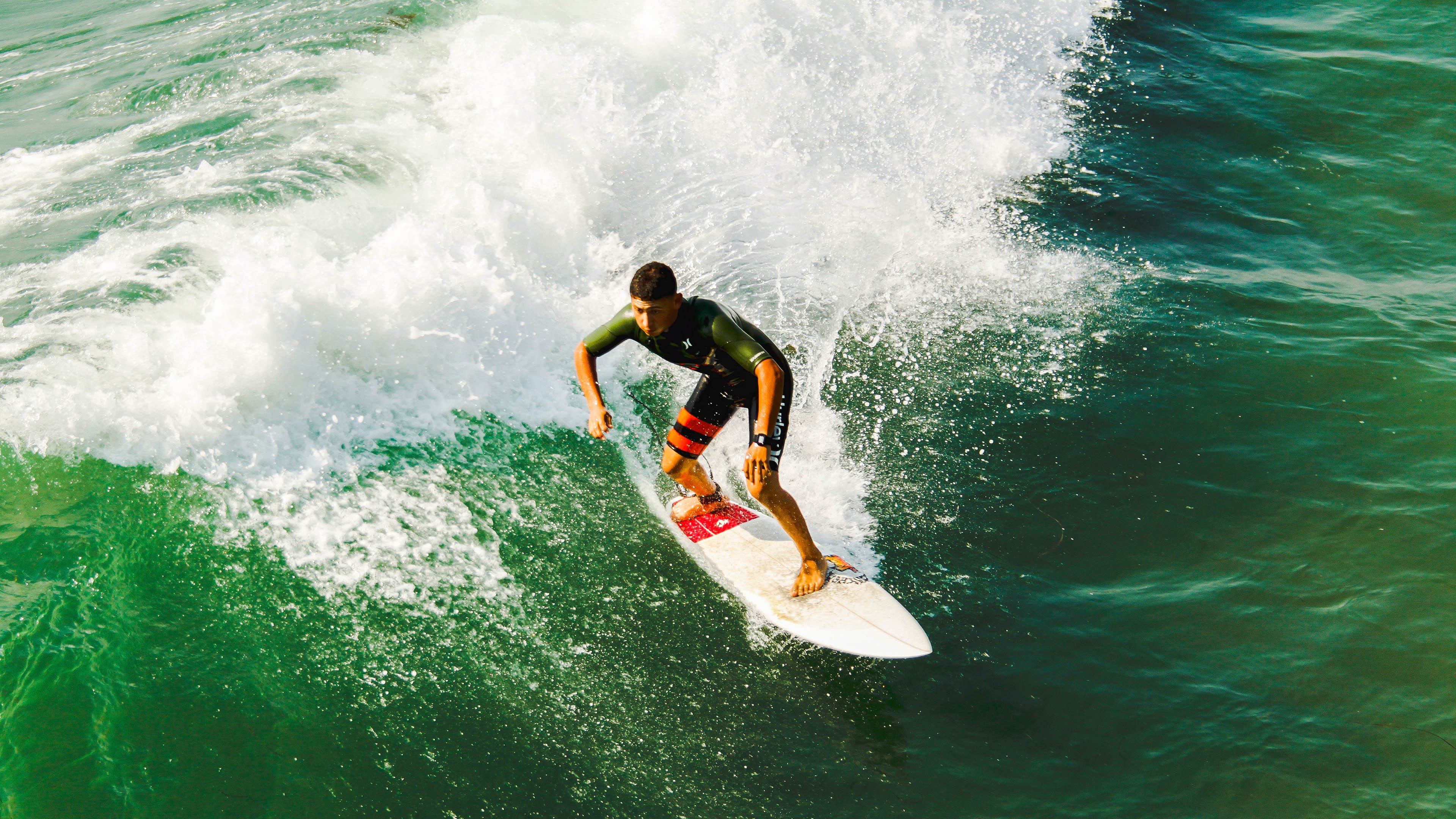 速度与谋略的平行宇宙，从马刺横扫国王，到塔图姆在F1赛道接管比赛